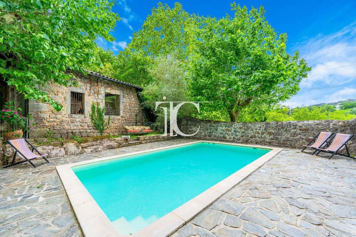 Maison à VINEZAC