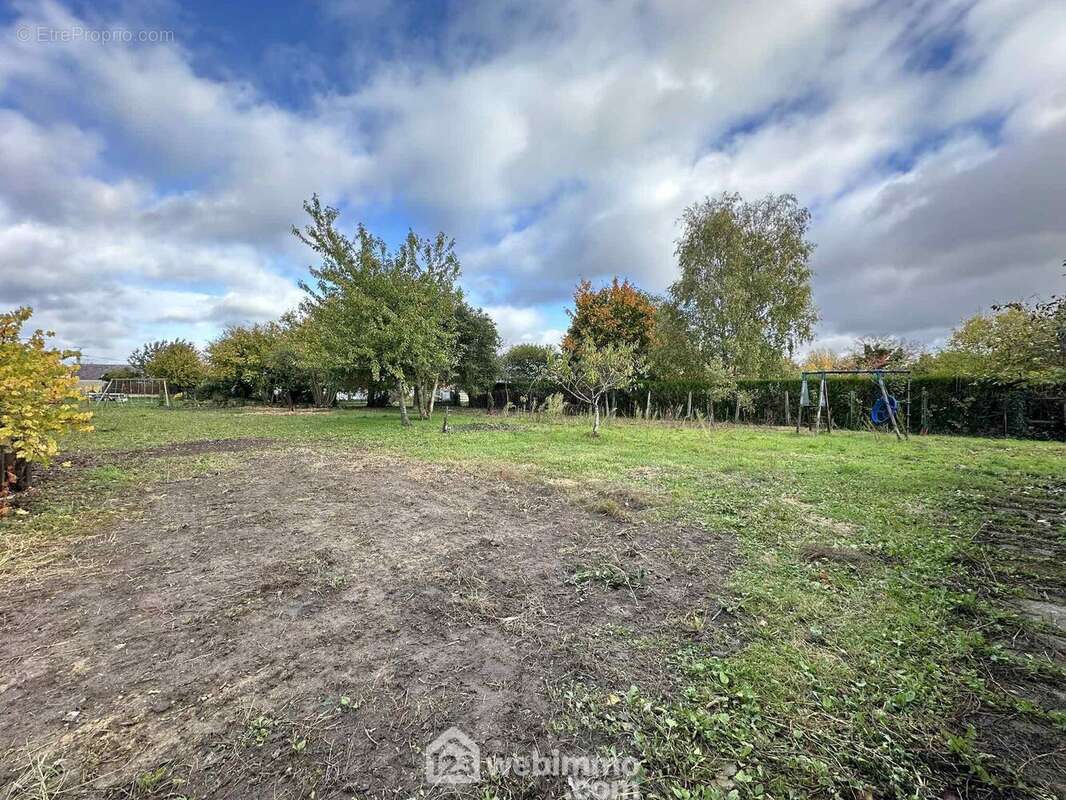 Le tout sur un terrain entièrement clos de 1692 m² - Maison à ATHIES-SOUS-LAON