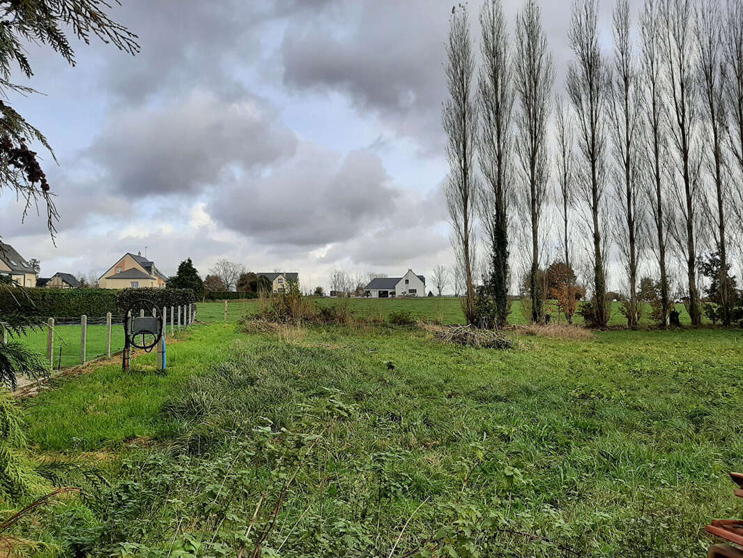 Terrain à SAINT-HILAIRE-DU-HARCOUET