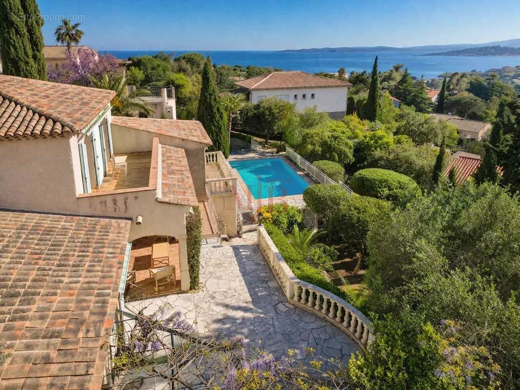 Maison à ROQUEBRUNE-SUR-ARGENS