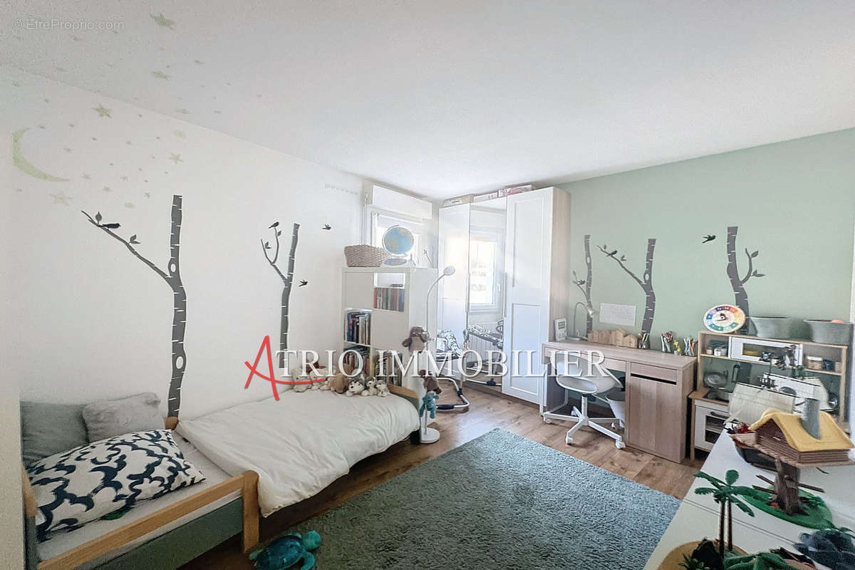 Appartement à SAINT-LAURENT-DU-VAR