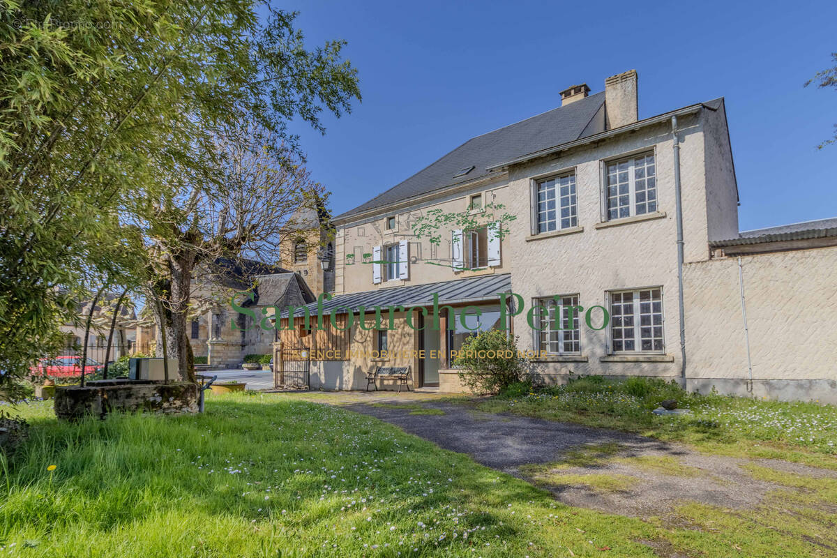 Maison à SAINT-JULIEN-DE-LAMPON