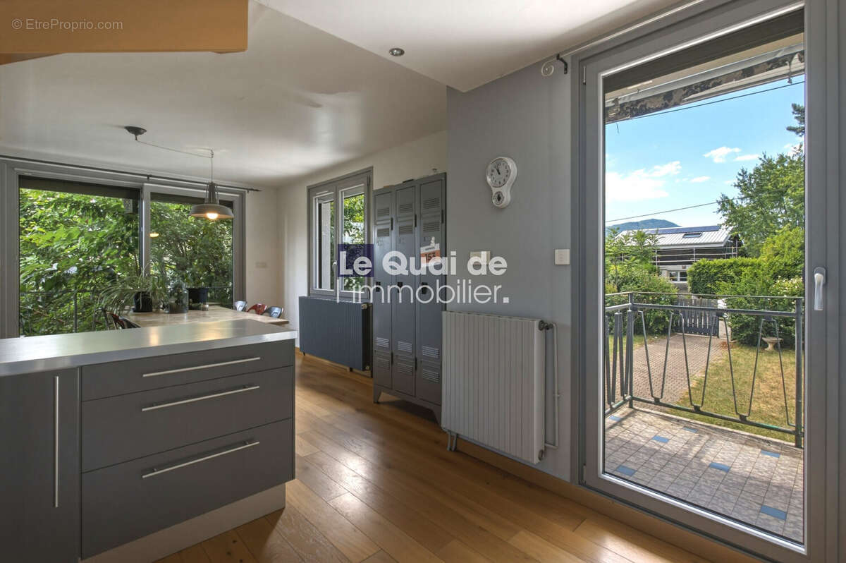 Maison 112 m² à Saint-Egreve  - photo 4