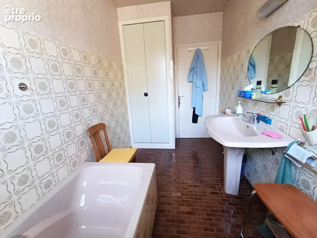 Propriété familiale à fort potentiel, 5 chambres et dépendances sur terrain arboré de 2313 m2 - photo 10