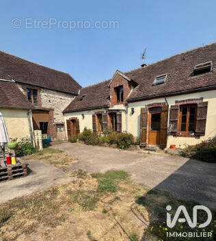 Photo 1 - Maison à CHASSY