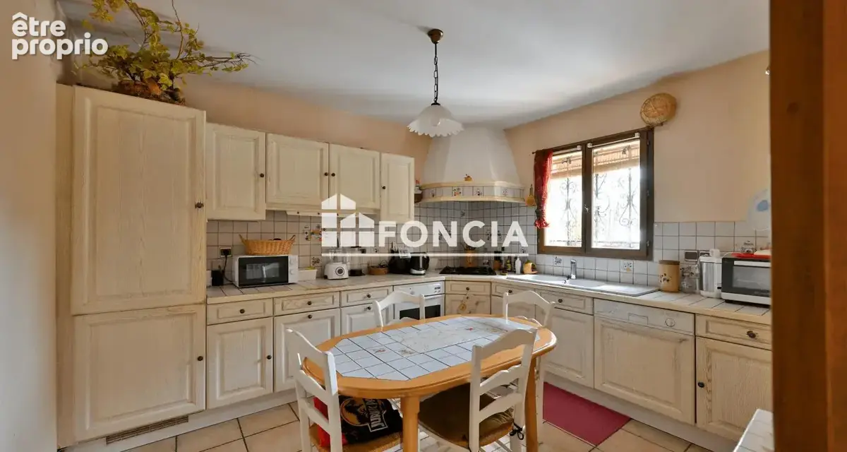 Secteur Pont-de-Crau, maison traditionnelle de plain-pied de 96m2 avec jardin. Elle se compose d’une  cuisine , un séjour, 3cham - photo 5