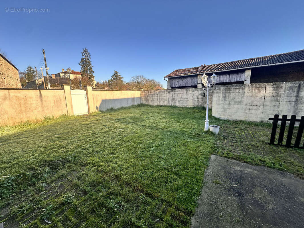 Photo 8 - Maison à XANTON-CHASSENON