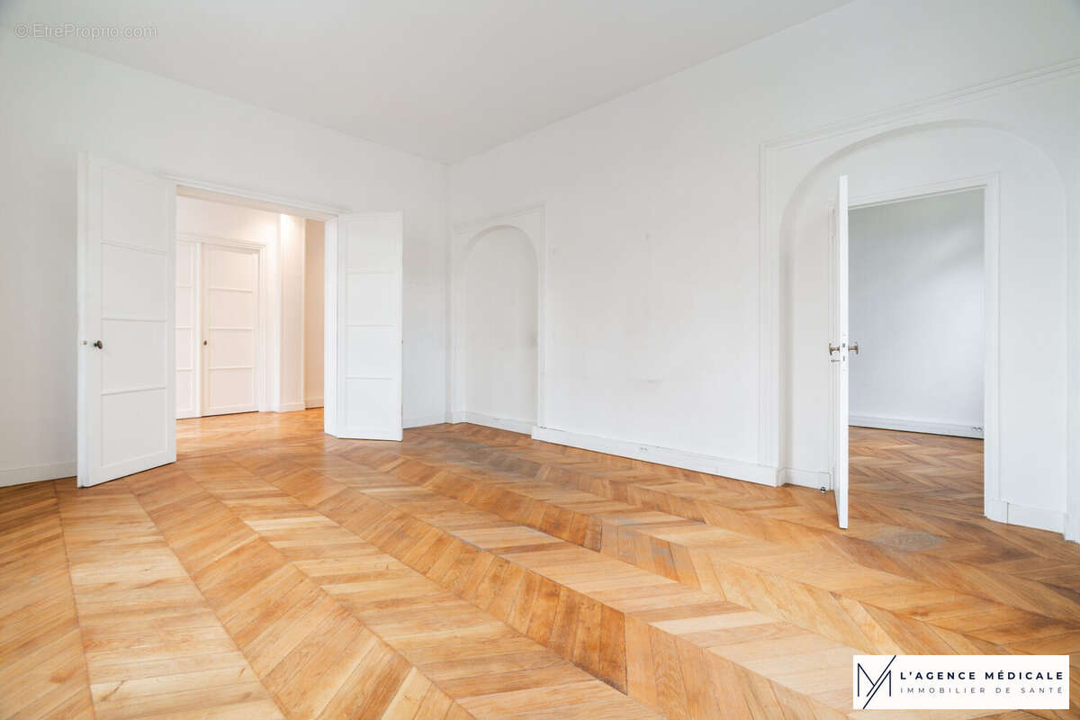 Appartement à PARIS-7E
