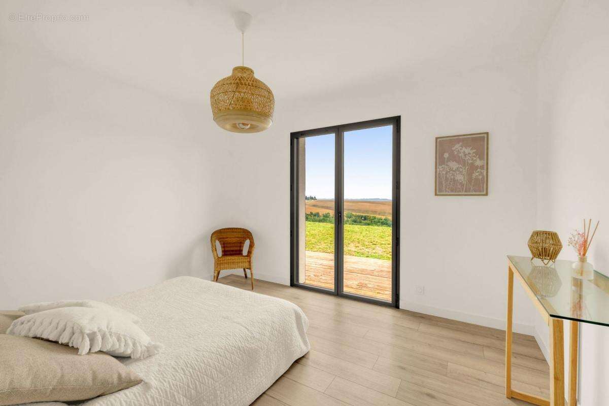 Maison à LACROIX-FALGARDE