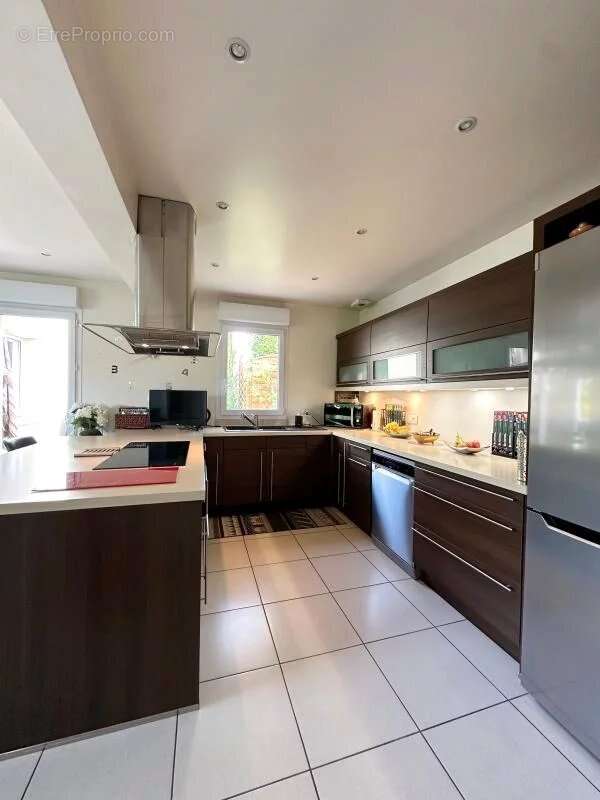 Rare et unique - Domaine de 240m2 (219 m2 carrez) - photo 6
