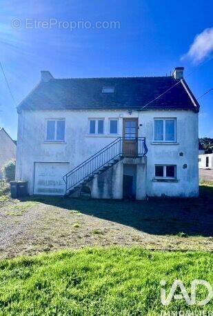 Photo 1 - Maison à SAINT-CARADEC