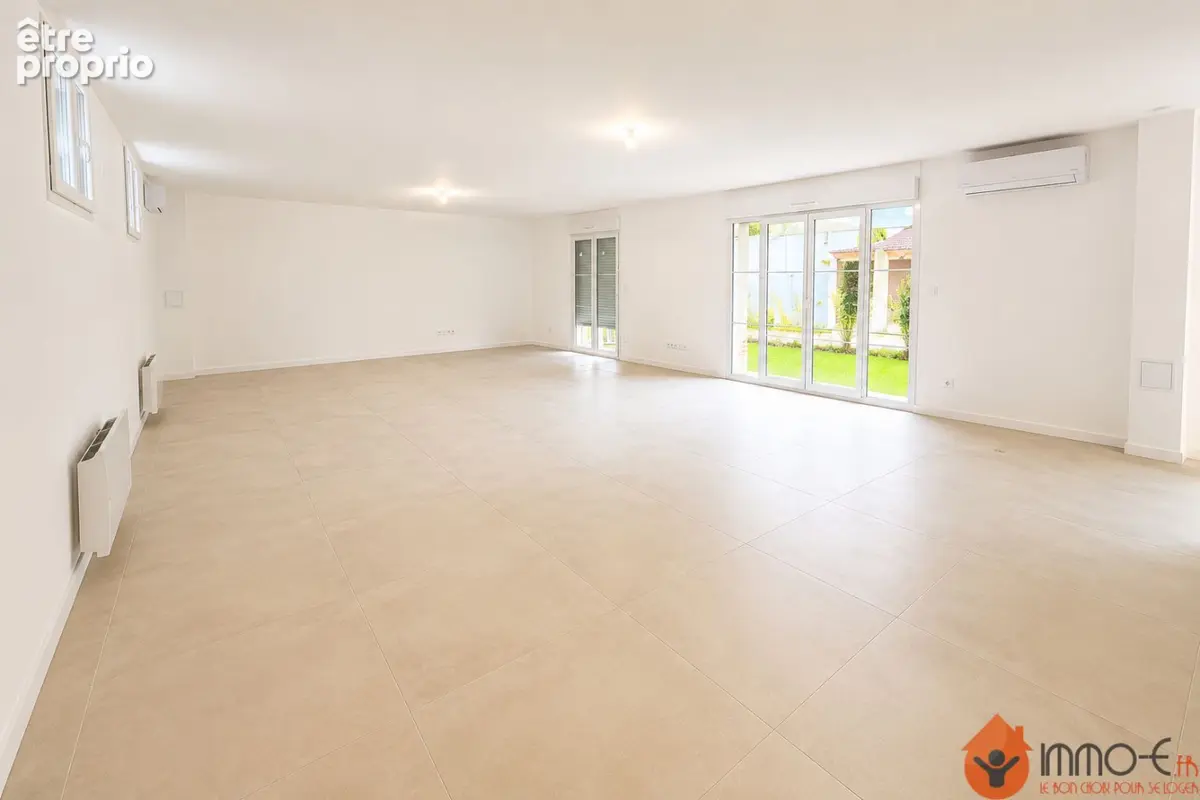 Maison 138 m² à Bussy-Saint-Georges  - photo 2