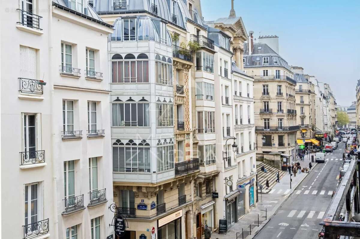 Appartement à PARIS-1E