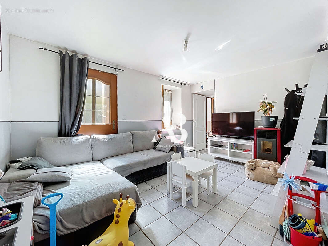 Maison à LUISETAINES