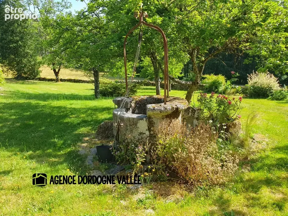 Propriété d'exception en xaintrie, 2,2 ha bois et prés attenants, dépendance ,trés bon état . - photo 3