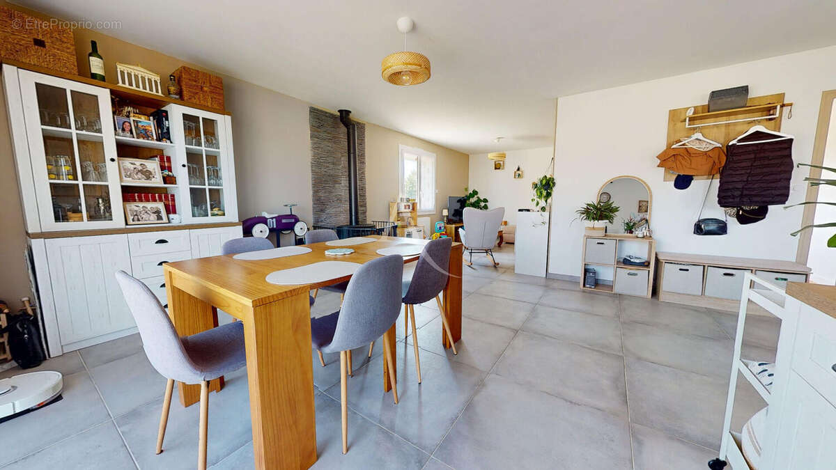 Vivonne - 3 chambres - jardin - garage - cave - photo 4