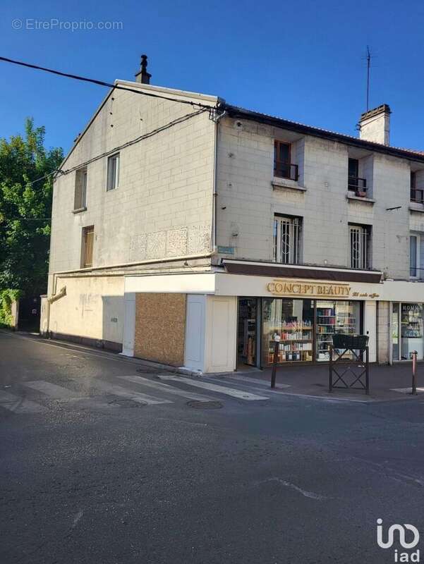 Photo 2 - Commerce à SARCELLES