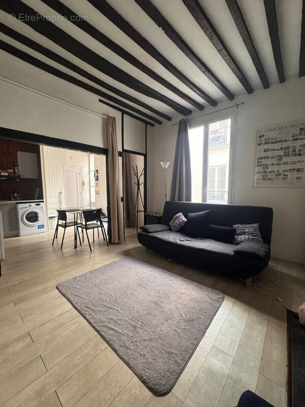 Appartement à PARIS-1E