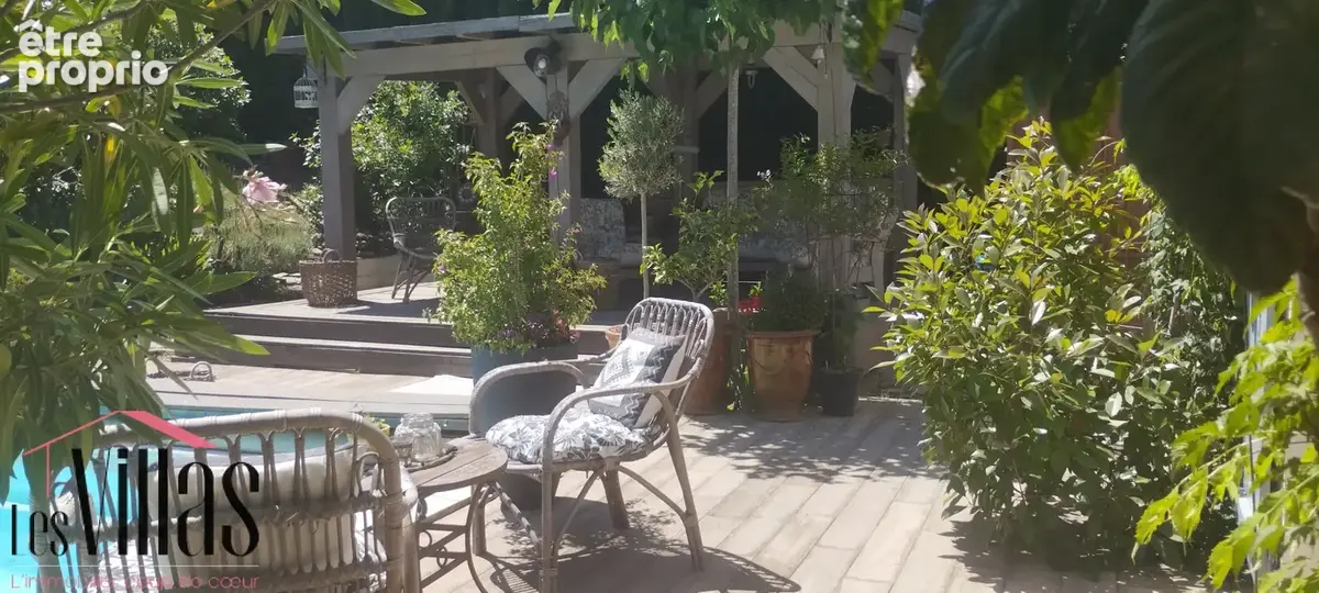 Maison de charme avec jardin luxuriant, piscine et grand garage - 155 m2 utiles - photo 5