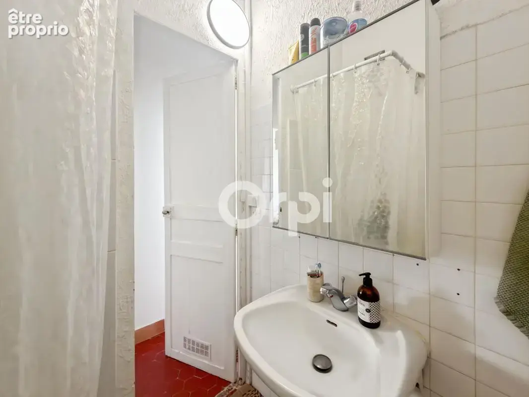 ** T2 - vue mer - Centre-ville La Ciotat ** - photo 12