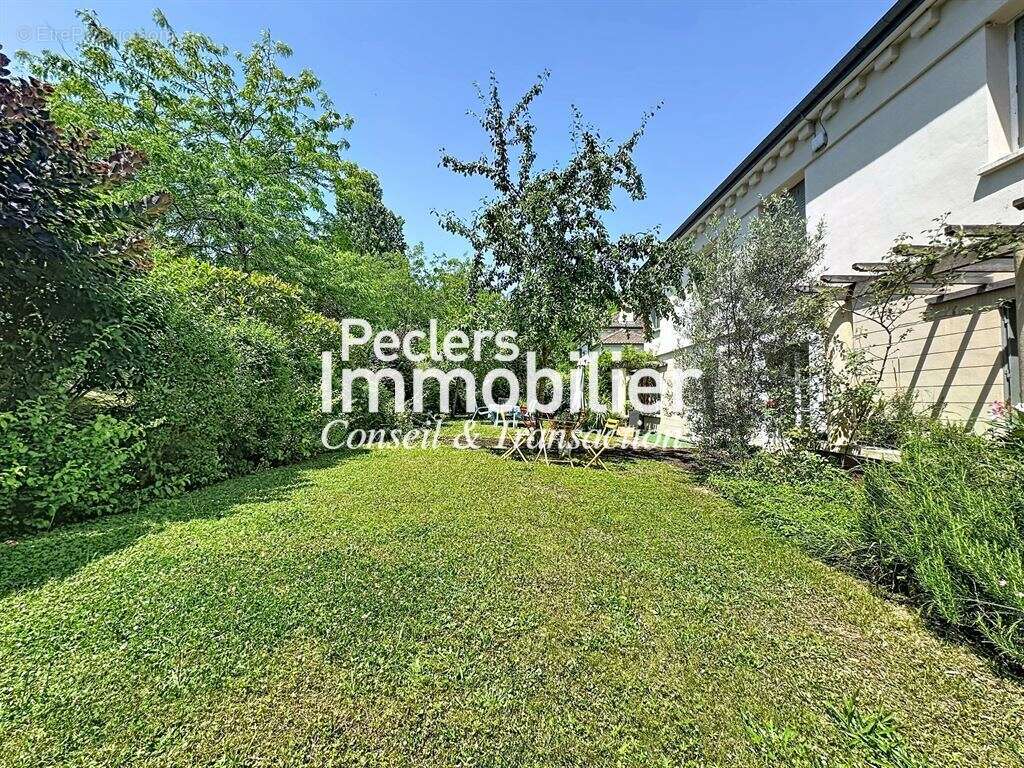 Appartement 3 / 4 pièces en rez de jardin dans un domaine privé d'exception. - photo 11