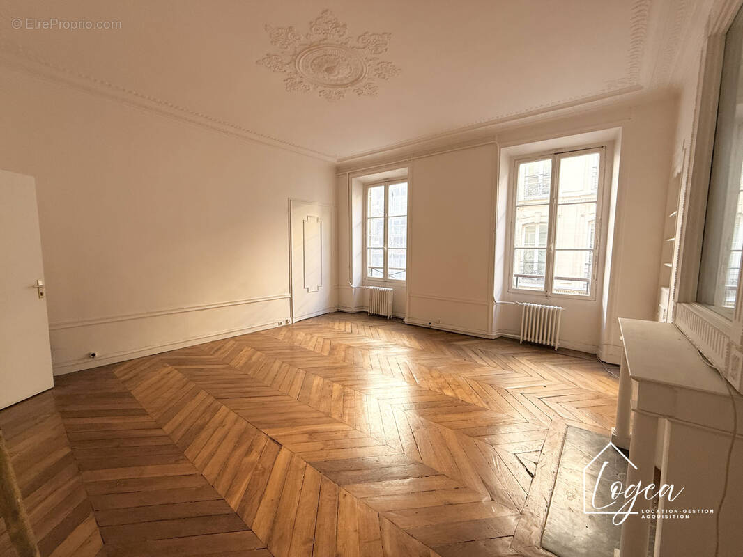 Appartement à PARIS-8E