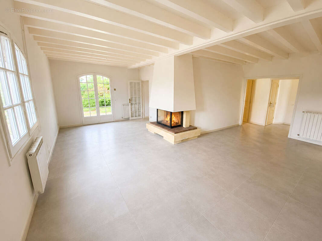 Maison à PERIGNAT-LES-SARLIEVE