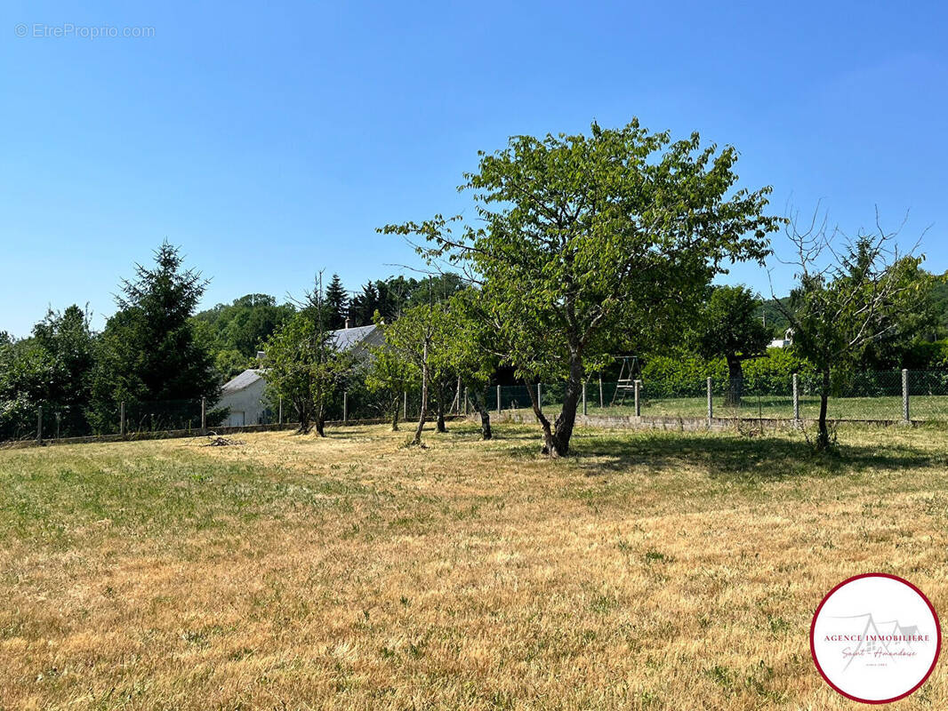 Terrain à SAINT-AMAND-MONTROND
