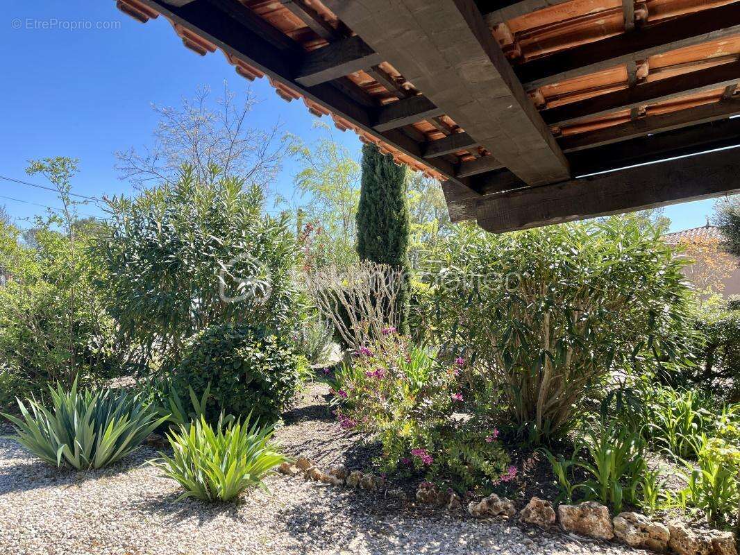 Maison à BAGNOLS-EN-FORET