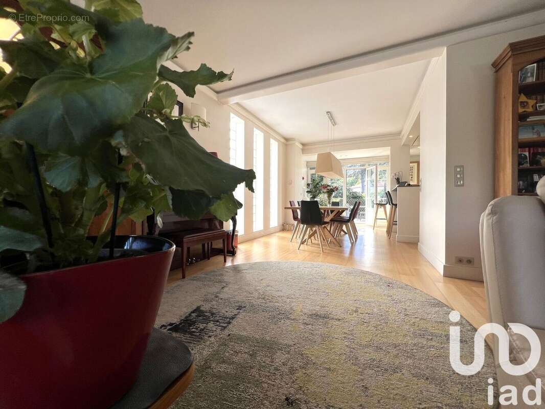 Photo 3 - Maison à MARNES-LA-COQUETTE