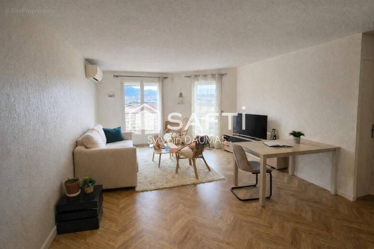 Photo 1 - Appartement à SIX-FOURS-LES-PLAGES