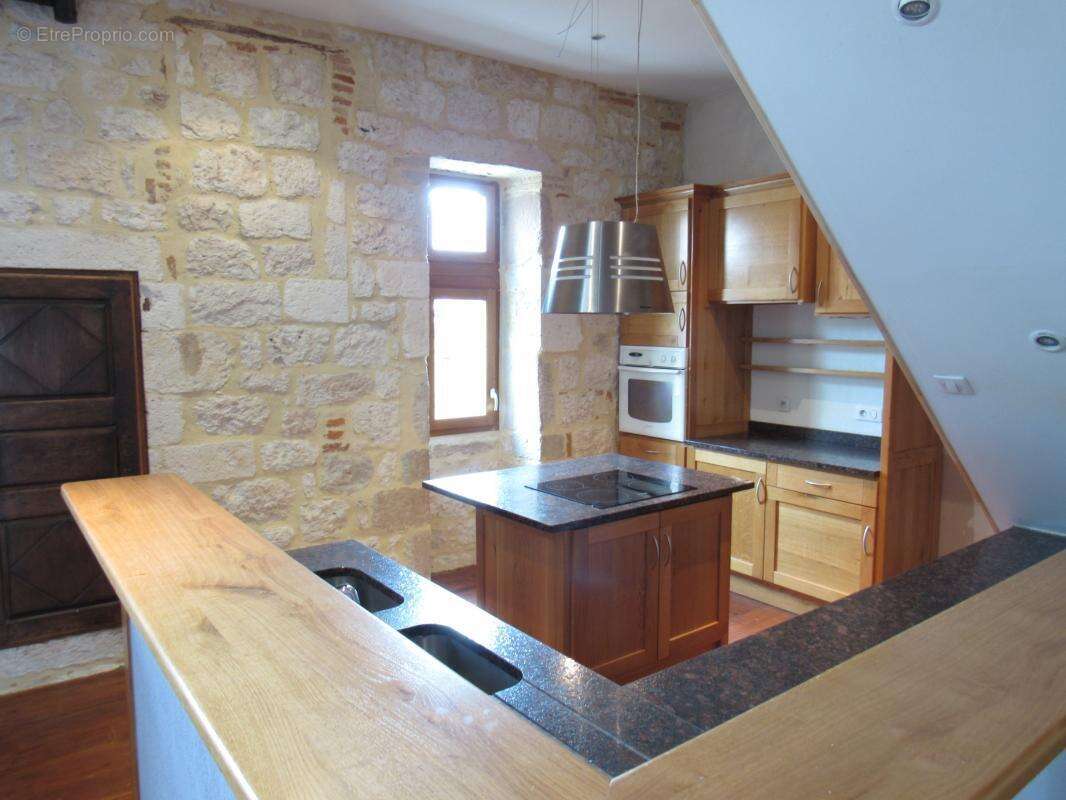 Grande maison medievale  de village entierement renovee dpe en b avec une petite maison qui sert de garage   290000€ - photo 13