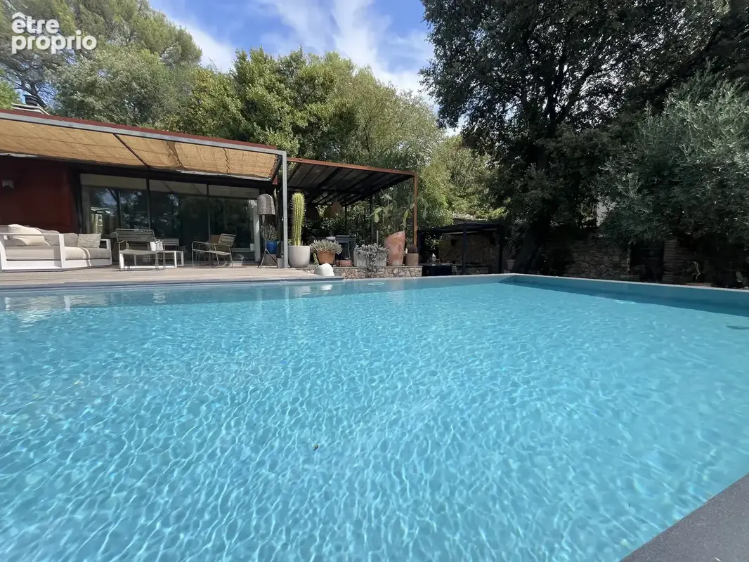 NIMES TOUR MAGNE Villa de 155 m2 avec piscine et studio de 35 m2 - photo 3