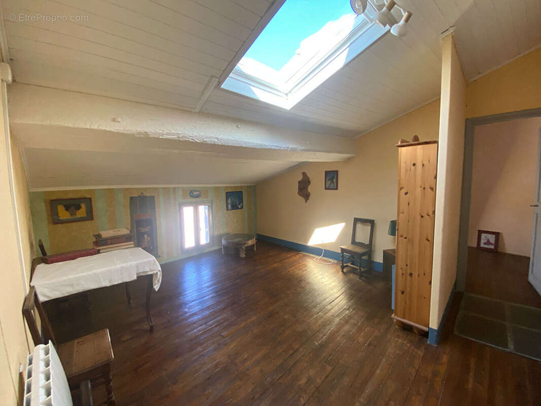 Appartement T3 + terrasse & cellier - photo 4