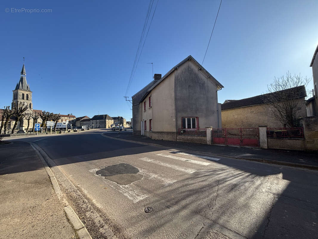 Maison à COULMIER-LE-SEC