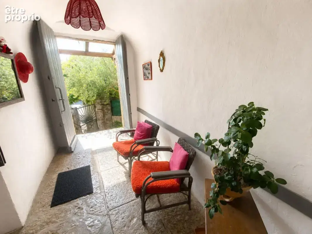 T2 de caractère à 2 min à pied des baignades de Casteljau - photo 8