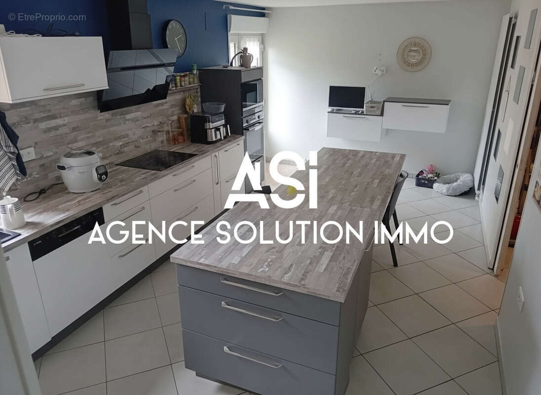 Maison à GREZ-EN-BOUERE