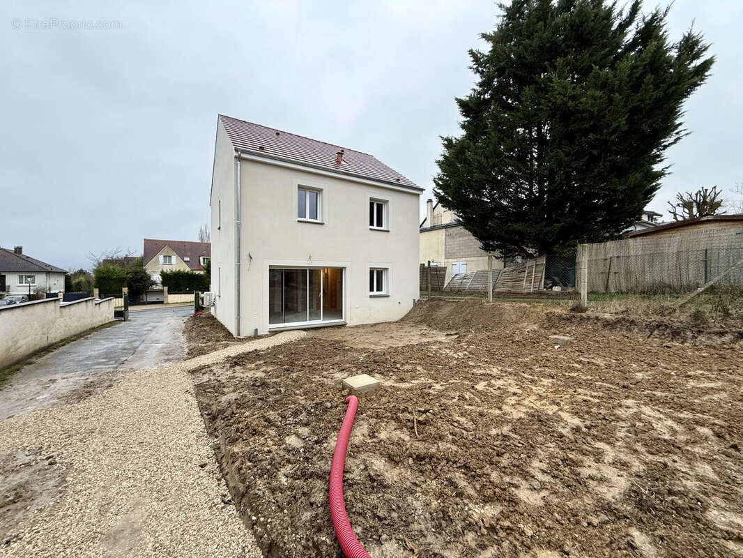 Maison à MORAINVILLIERS