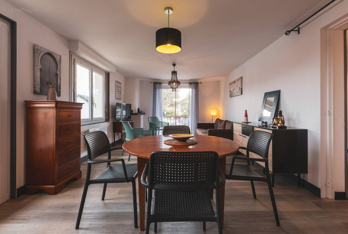 Appartement à ANGRESSE