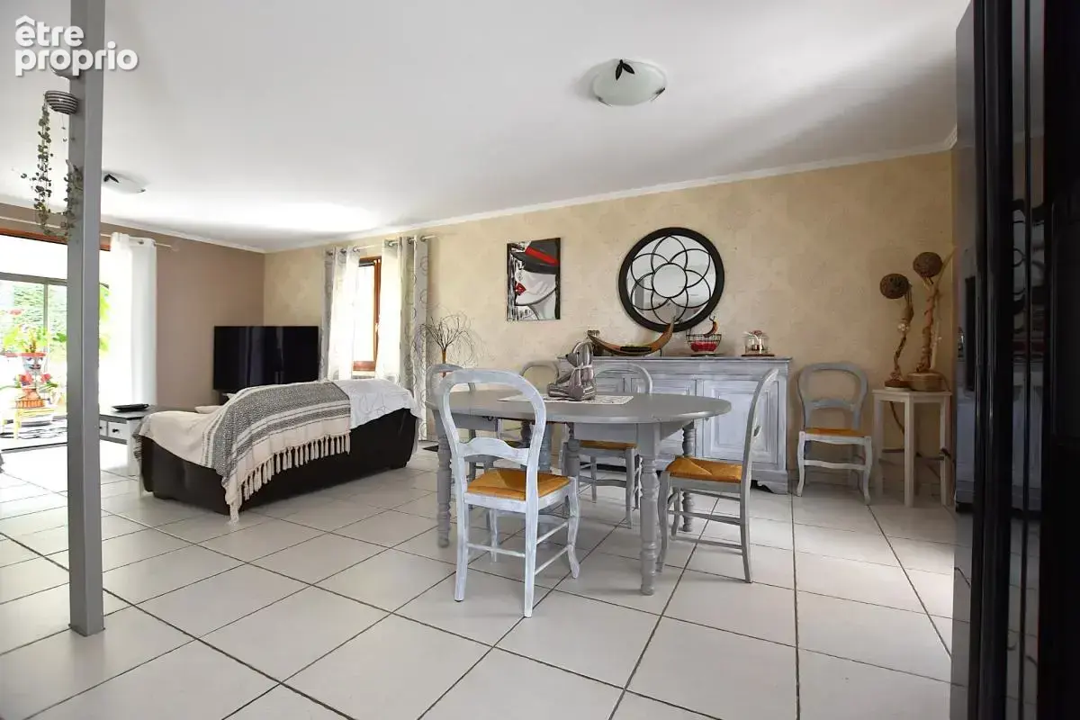 Saint-Ferréol-d’Auroure   201 m² habitables   Terrain paysager 1 950 m²   Piscine chauffée - photo 9