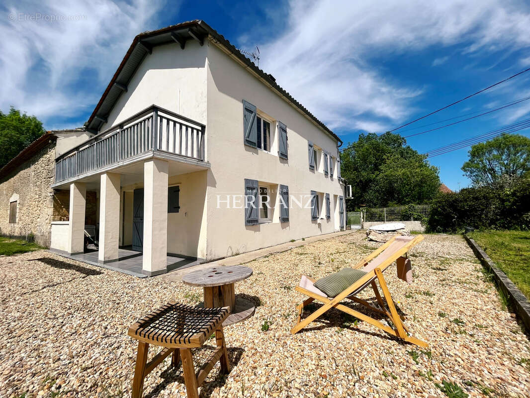 Maison à MOULIN-NEUF