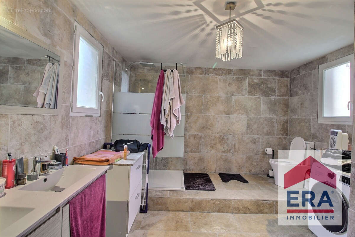 Appartement à COURTHEZON