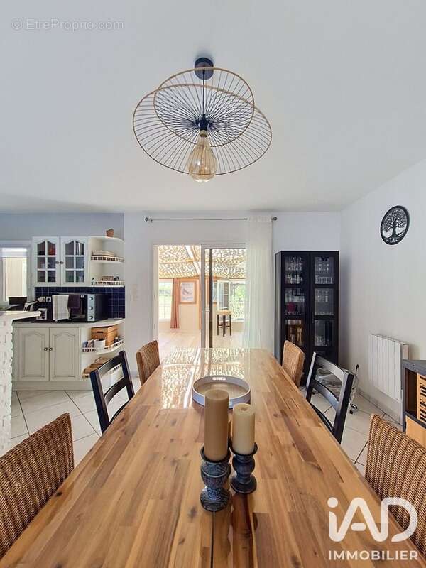 Maison 131 m² à Saint-Pierre-Le-Vieux  - photo 7