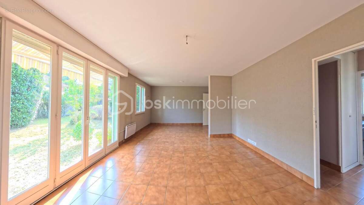 Maison 84 m2. Plain-pied de charme avec Jardin Arboré & Double Garage - photo 8