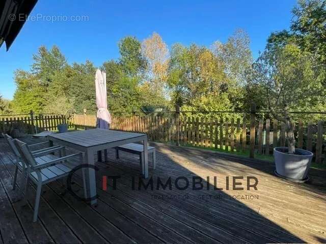 Maison à LA CHAPELLE-DE-LA-TOUR