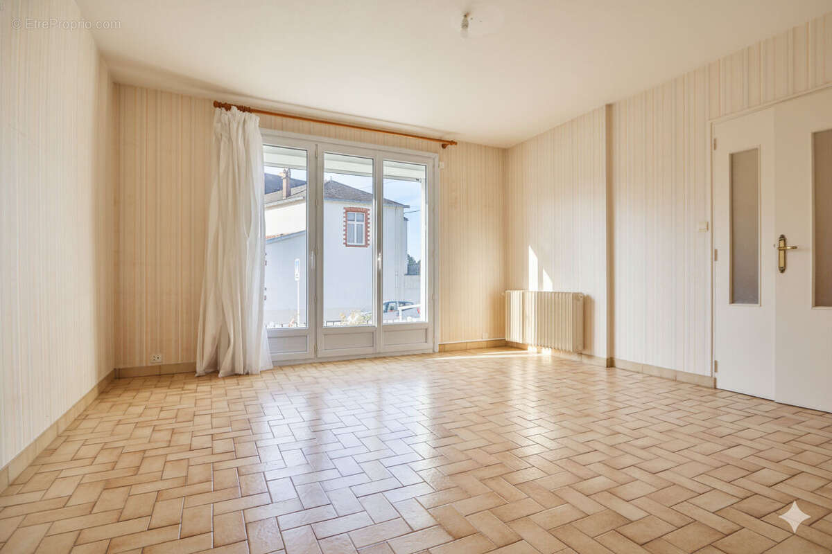 Maison familiale au coeur du bourg de l'Immaculée, Saint-Nazaire - Garage et jardin - photo 4