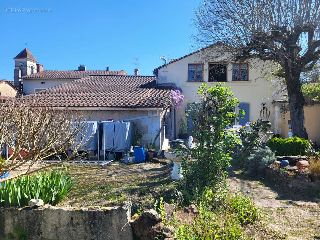 Maison à SAINT-MEARD-DE-DRONE
