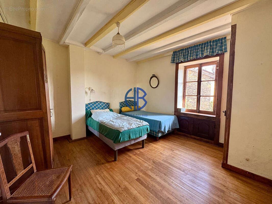 Maison à MONTAGNIEU