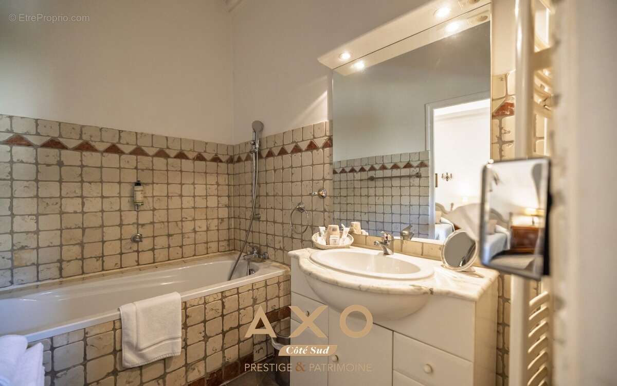 Collias - maison médiévale du xve siècle - 296 m² - jardin de 606 m² - 5 chambres - 2 appartements indépendants - piscine - gran - photo 17