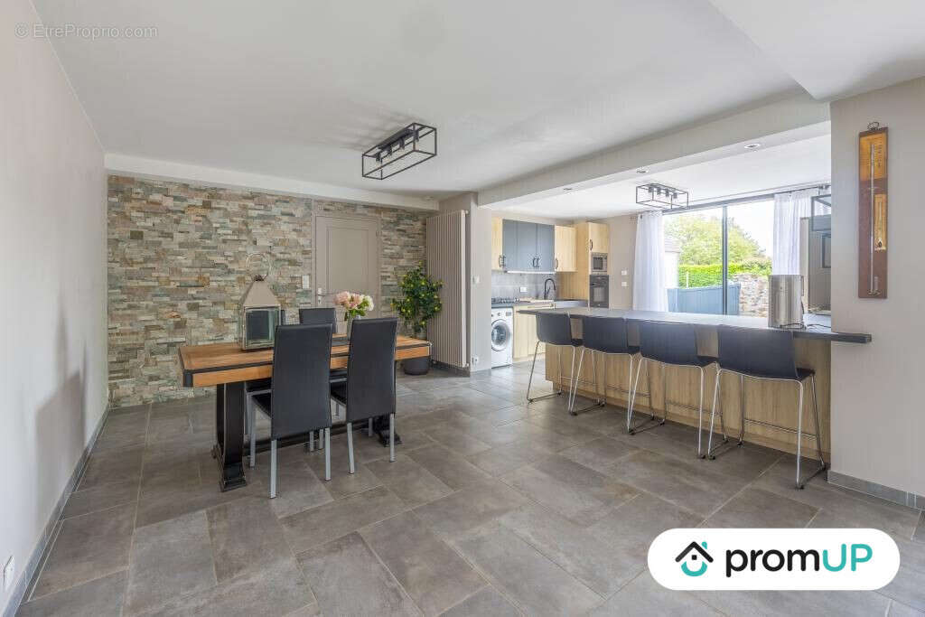 Maison à DONVILLE-LES-BAINS